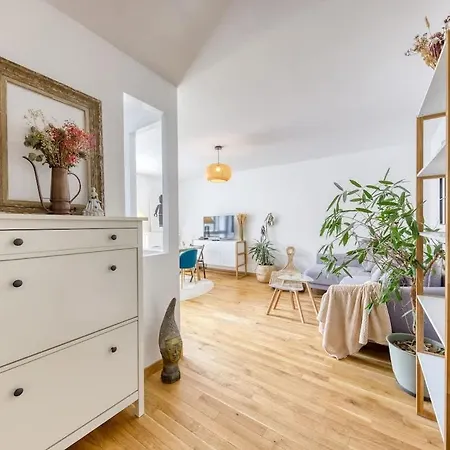 Spacieux Et Lumineux, Avec Balcon Et Ascenseur * Levallois-Perret