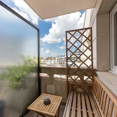 Apartment Spacieux Et Lumineux, Avec Balcon Et Ascenseur